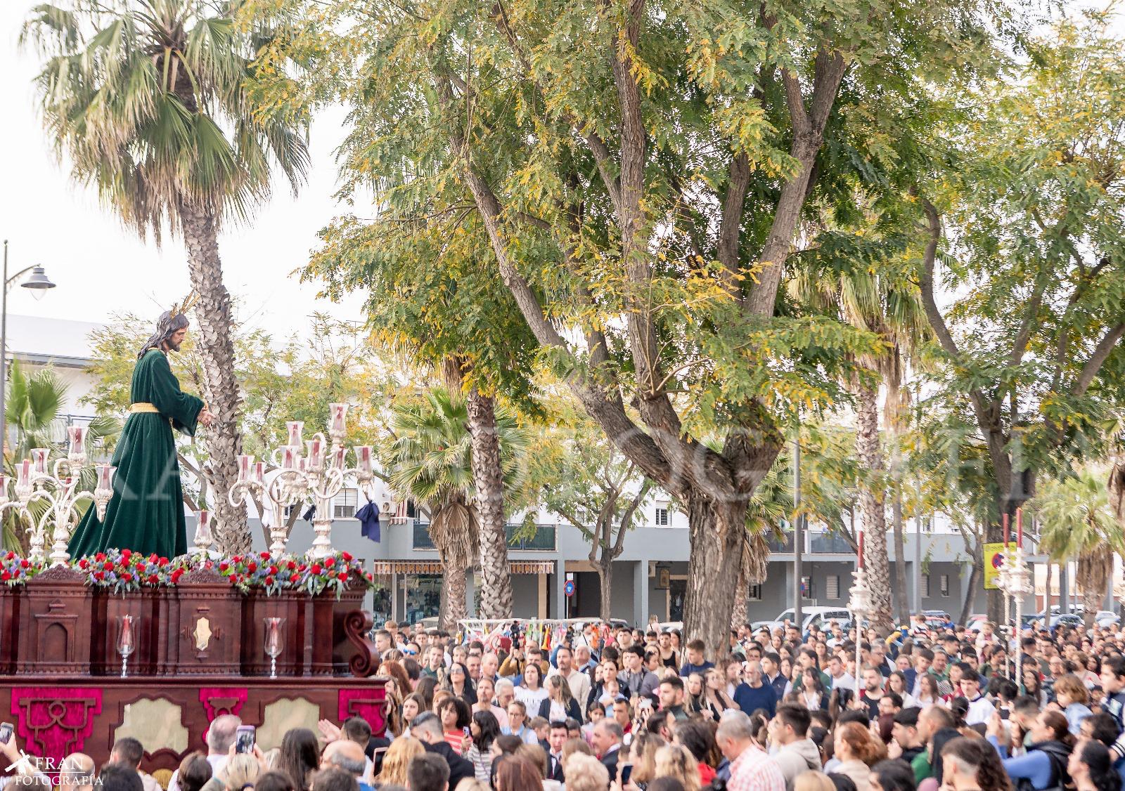 Cofradía en procesión